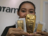 Harga Emas Berkilau, Sebulan Saham Antam Naik 16%
