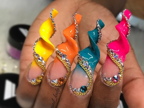 Unik, Kuku Keriting Bentuk Mie Jadi Tren Nail Art Unik, Kuku Keriting Bentuk Mie Jadi Tren Nail Art