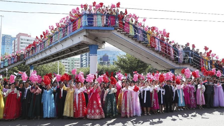 North Korean people greet South Korean President Moon Jae-in and North Korean leader Kim Jong Un during a car parade in Pyongyang, North Korea, September 18, 2018. Pyeongyang Press Corps/Pool via REUTERS