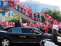 Warga Korea Utara Menyemut di Jalanan, Sambut Moon Jae-in