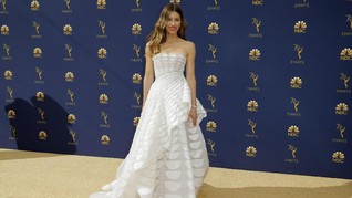 FOTO: Tampilan Selebriti Terbaik dalam Emmy Awards 2018