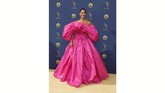 Pink dan gaun mengembang bak putri memang terlihat indah. Sayang, gaun yang dipakai Tracee Ellis Ross justru terlihat terlalu mengembang seperti kantong. (REUTERS/Kyle Grillot)