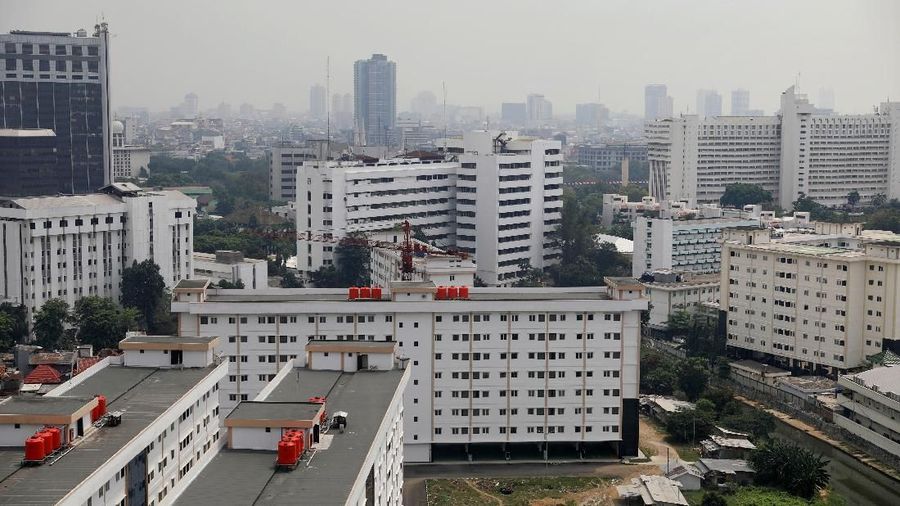 Suasana gedung bertingkat di Kawasan Jakarta, Selasa (19/8/2018). Pemerintah menetapkan pertumbuhan ekonomi di 2019 sebesar 5,3% yang didasarkan dengan outlookpertumbuhan di 2017 yang sebesar 5,2%. (CNBC Indonesia/Andrean Kristianto)