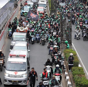 Ratusan Driver Ojek Online Geruduk Kantor Grab