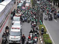 Ratusan Driver Ojek Online Geruduk Kantor Grab