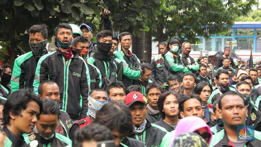 Dalam hitungan hari, aturan ojek online akan diluncurkan kementerian perhubungan.