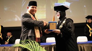 Prabowo Subianto Salah Masuk Acara Wisuda di Bandung