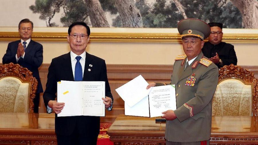 Para pemimpin kedua Korea juga mengumumkan serangkaian langkah untuk memperdalam pertukaran bilateral dalam ekonomi, budaya dan olahraga.