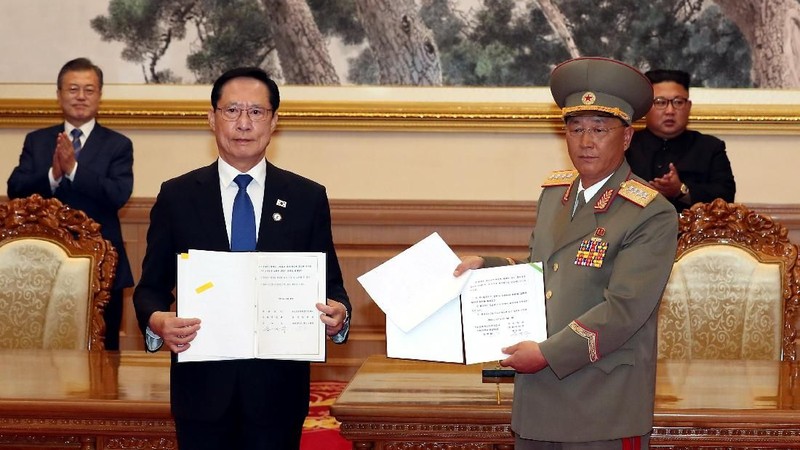 Para pemimpin kedua Korea juga mengumumkan serangkaian langkah untuk memperdalam pertukaran bilateral dalam ekonomi, budaya dan olahraga.