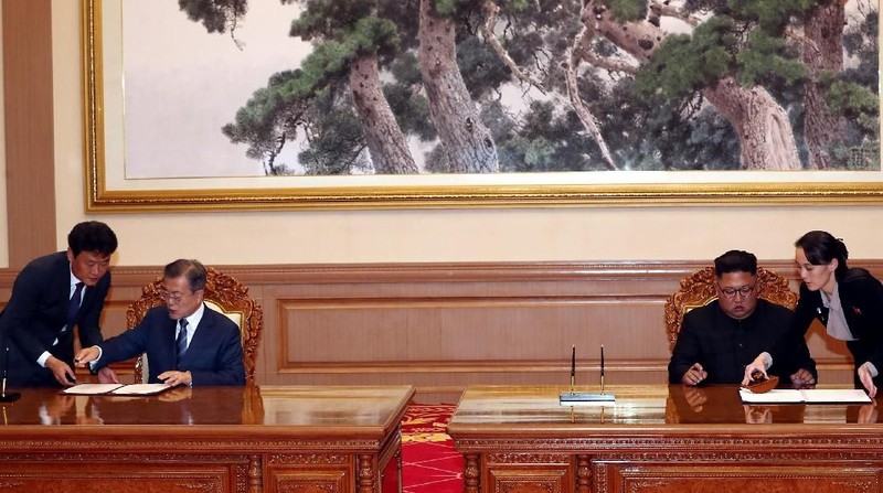Para pemimpin kedua Korea juga mengumumkan serangkaian langkah untuk memperdalam pertukaran bilateral dalam ekonomi, budaya dan olahraga.