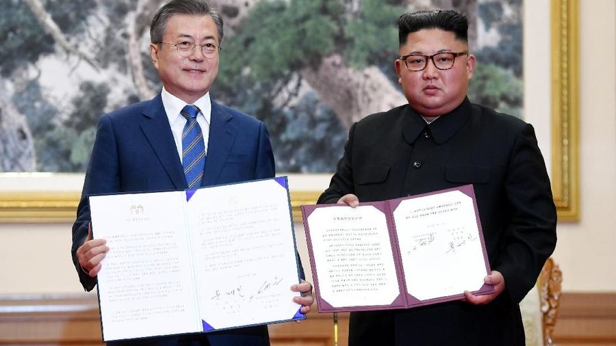 Presiden Korea Selatan Moon Jae-in menemui Presiden Amerika Serikat (AS) Donald Trump di sela-sela KTT G20 di Buenos Aires, Argentina, pekan lalu.