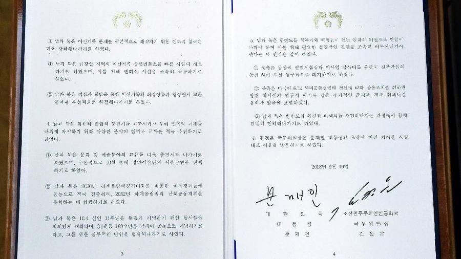 Para pemimpin kedua Korea juga mengumumkan serangkaian langkah untuk memperdalam pertukaran bilateral dalam ekonomi, budaya dan olahraga.
