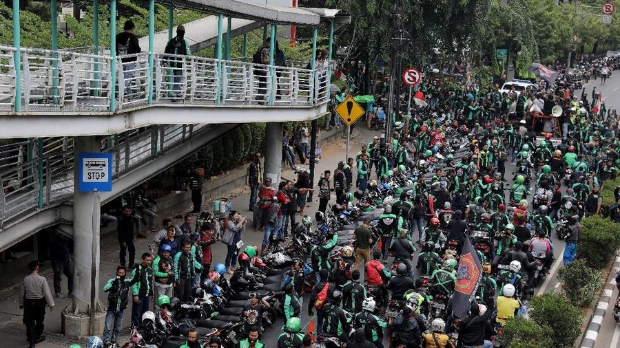 Permenhub tentang Perlindungan Keselamatan Pengguna Sepeda Motor yang Digunakan untuk Kepentingan Masyarakat Umum.