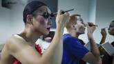 Di China, segala hal tentang LGBT adalah haram. Tapi seorang pemain teater tetap mempertahankan karakter drag queen yang terinspirasi dari 'Kinky Boots'. (AFP PHOTO / WANG ZHAO)