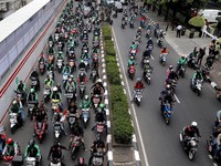 RI Jadi Medan Pertempuran Grab Vs Go-Jek & Yamaha Vs Honda