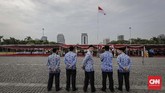 Upacara peringatan 73 tahun Hari Rapat Raksasa IKADA itu dipimpin Gubernur DKI Jakarta Anies Baswedan dan diikuti jajaran pegawai Pemprov DKI Jakarta. (CNN Indonesia/Adhi Wicaksono)