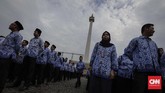Pegawai Negeri Sipil Pemprov DKI Jakarta mengikuti Upacara Peringatan 73 tahun Hari Rapat Raksasa IKADA, di Silang Monas Sisi Selatan, Jakarta, Rabu, 19 September 2018. (CNN Indonesia/Adhi Wicaksono)