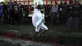 Selain politis, kasus kematian saudara Husain, Hasan bin Ali juga diduga meninggal karena dibunuh oleh Bani Umayyah. (REUTERS/Ann Wang)