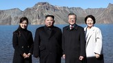 Setelah pertemuan hari kedua kemarin, Rabu (19/9), Kim mengatakan akan mengunjungi Seoul dalam waktu dekat. Jika terwujud, itu akan menjadi perjalanan pertama seorang pemimpin Korut ke ibu kota Korsel.