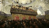 Pertempuran tersebut terjadi antara pasukan Bani Hasyim yang dipimpin oleh Husain bin Ali, cucu Nabi Muhammad dan beranggotakan 70 orang. (REUTERS/Abdullah Dhiaa Al-Deen)