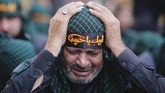 Kematian Husain itu kemudian diperingati sebagai Hari Asyura yang jatuh pada 10 Muharam atau yang pada tahun ini diperingati pada 20 September lalu. (REUTERS/Aziz Taher)