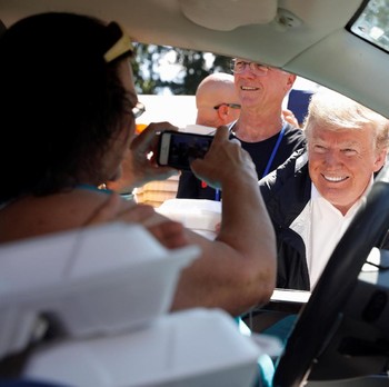 Trump Kunjungi Korban Badai Florence di Carolina Selatan