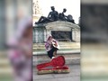 VIDEO: Justin Bieber 'Ngamen' Demi Hailey Baldwin