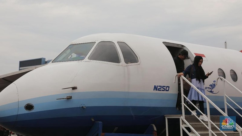 Pesawat N250 dan R80 dipajang di Kemayoran.