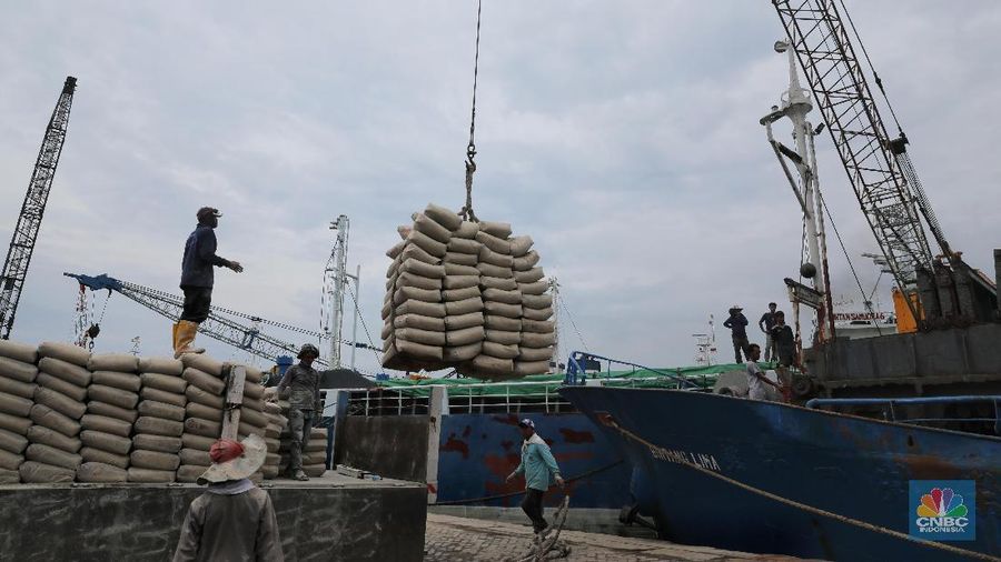 Rumor seputar divestasi saham milik LafargeHolcim masih jadi penggerak dan diperbincangkan pelaku pasar.