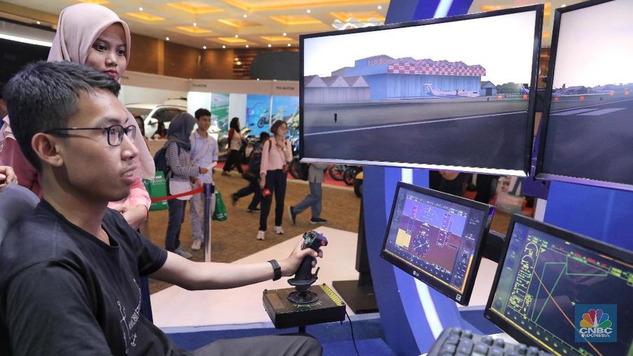 Pesawat N250 dan R80 dipajang di Kemayoran.