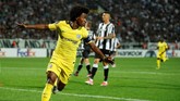Willian merayakan gol ke gawang PAOK. Pemain asal Brasil itu sukses mengkonversi umpan terobosan Ross Barkley menjadi gol. (Reuters/John Sibley)