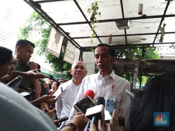 Jokowi Yakin Harga Minyak Turun, Jadi Premium Tak Perlu Naik