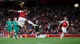 Pierre-Emerick Aubameyang menciptakan gol keduanya pada menit ke-56 dan membawa Arsenal unggul 3-0. (REUTERS/David Klein)
