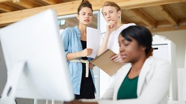 Sejumlah Topik Perbincangan Tabu di Kantor