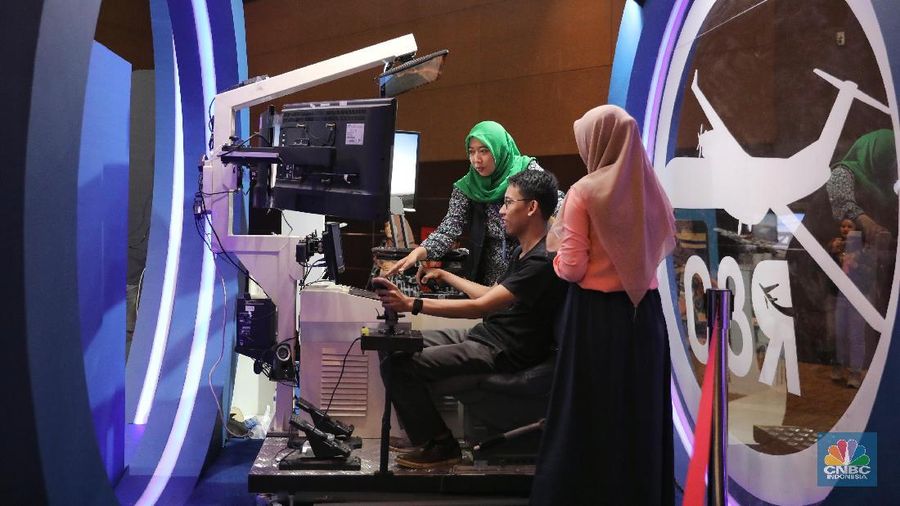 Pesawat N250 dan R80 dipajang di Kemayoran.