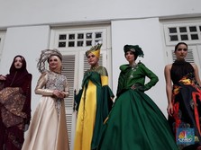 6 Desainer RI Siap Pamer Koleksi di Paris Fashion Week