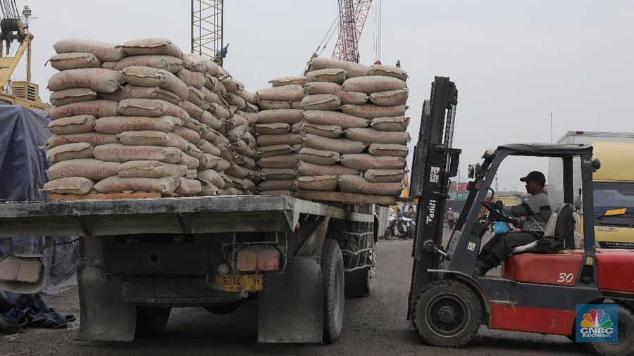 Untuk pengembangan produk Portland Cement Type V perseroan mengeluarkan biasa sebesar Rp 200 miliar.