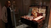 Nikolai II mengundurkan diri setelah Revolusi Februari 1917. Saat itu, dia dan keluarganya pertama kali ditahan di Istana Alexander di Tsarskoye Selo, lalu di Rumah Gubernur di Tobolsk, dan akhirnya di Rumah Ipatiev di Yekaterinburg. (REUTERS/Peter Nicholls)