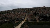 Setelah mendapatkan kesepakatan untuk membebaskan suaminya, Yeimy melarikan diri bersama keluarganya ke Soacha, dekat Bogota, yang menjadi rumah bagi puluhan ribu orang yang terlantar akibat konflik. (REUTERS/Nacho Doce)