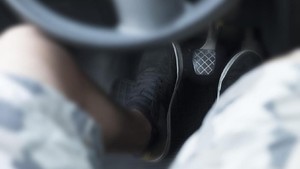 5 Kebiasaan 'Nyetir' yang Merusak Kopling Mobil Manual