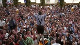 Pada Oktoberfest, jumlah konsumsi bir tradisional asal Jerman akan membludak. Tercatat, pada 2013, ada 7,7 juta liter bir yang dikonsumsi selama acara ini. (REUTERS/Michael Dalder)