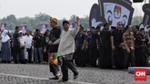 Pasangan Capres-Cawapres Joko Widodo-Ma'ruf Amin dan Prabowo Subianto-Sandiaga Uno berikrar menjalankan kampanye damai Pemilu serentak 2019. Ikrar tersebut ditandai dengan pembacaan deklarasi kampanye damai yang dipandu oleh Ketua KPU dan Ketua Bawaslu di Monas, Minggu (23/9). (CNN Indonesia/Hesti Rika)