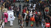 Ketua KPU Arief Budiman ikut serta dalam karnaval Kampanye Deklarasi Damai. Komisi Pemilihan Umum (KPU) menggelar acara karnaval deklarasi kampanye damai dalam rangka Pemilu 2019, Minggu (23/9). (CNN Indonesia/Andry Novelino)