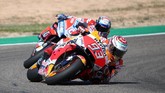 Kecelakaan yang dialami Jorge Lorenzo membuat Marc Marquez bersaing ketat dengan rekan setim Lorenzo di Ducati, Andrea Dovizioso. (REUTERS/Heino Kalis)