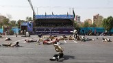 Namun, gerakan oposisi Arab, Avhaz National Resistence, juga mengklaim bertanggung jawab atas serangan tersebut. (AFP Photo/Alireza Mohammadi)