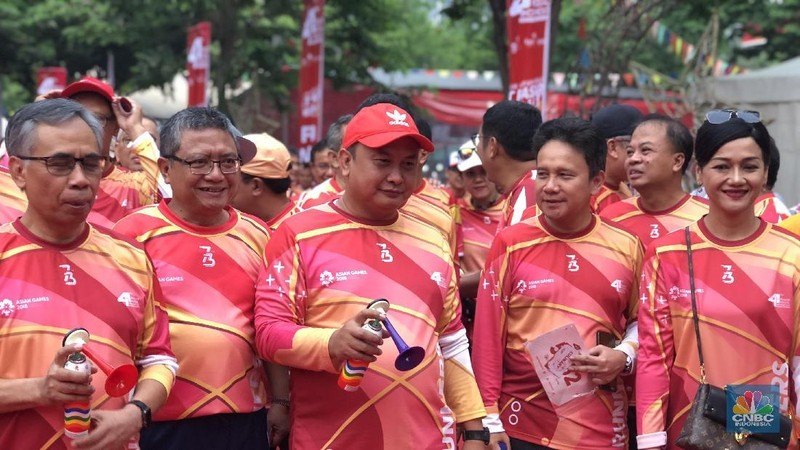 Jakarta, CNBC Indonesia- Para pejabat Otoritas Jasa Keuangan dan Bursa Efek Indonesia kumpul pagi ini untuk rayakan HUT Pasar Modal ke-41 sambil lari pagi