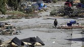 Kerusakan yang ditimbulkan dari tornado tersebut disebut Walikota Ottawa Jim Watson bak dihantam bom. (REUTERS/Chris Wattie)