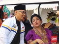 Titiek Soeharto Bernyanyi di Depan Pengusaha Tionghoa