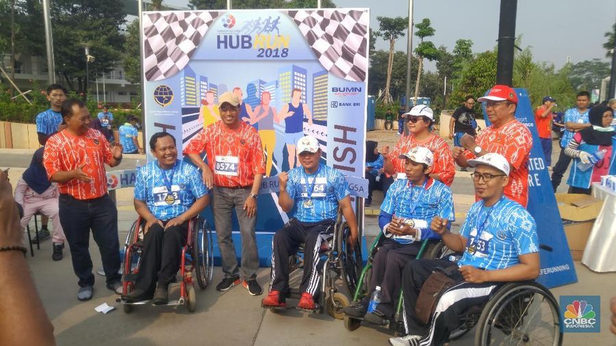 Jakarta, CNBC Indonesia- Menhub Budi Karya Sumadi merayakan Hari Perhubungan Nasional sambil menyaksikan lomba lari, yang diikuti penyandang disabilitas
