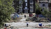 Sebuah tornado kuat menerjang kawasan Quebec dan Guatineau, Kanada pada Jumat (21/9) waktu setempat. (REUTERS/Chris Wattie)